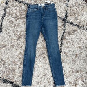 NWT Hollister Curvy High-Rise Super Skinny Soft Stretch